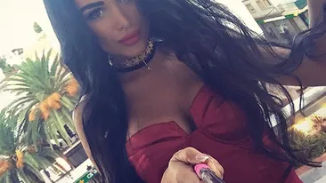 DANIELA CRUDU în ipostaze fierbinţi, la Eforie. Un fotbalist celebru nu s-a putut abţine şi i-a pus mâna pe sâni!