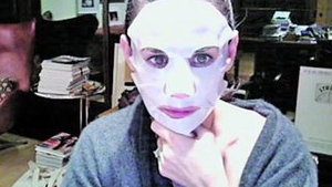 Demi Moore, mascata pe internet