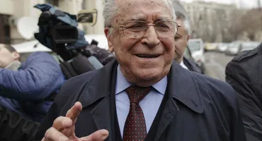 Moment uluitor după moartea lui Ion Iliescu! Cine a deschis șampania chiar în fața spitalului Prof. Dr. Agrippa Ionescu EXCLUSIV