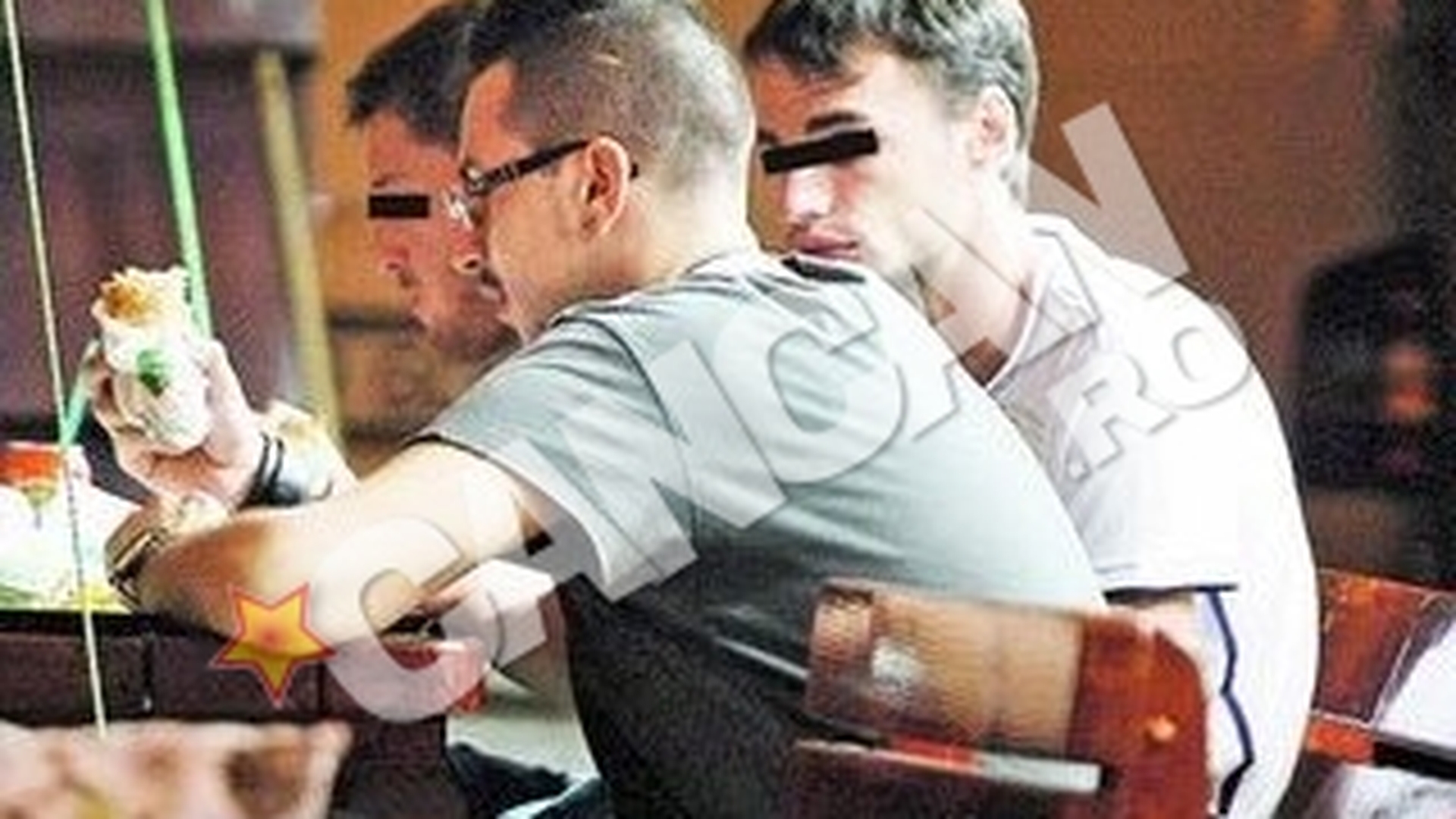 Bogdan de la "Masterchef" nu s-a mai complicat cu retete sofisticate. A trecut de la creveti la shaorma cu de toate