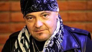 Fostul solist al trupei ”Compact” şi-a revenit MIRACULOS. Cum arată Leo Iorga după ce a învins cancerul