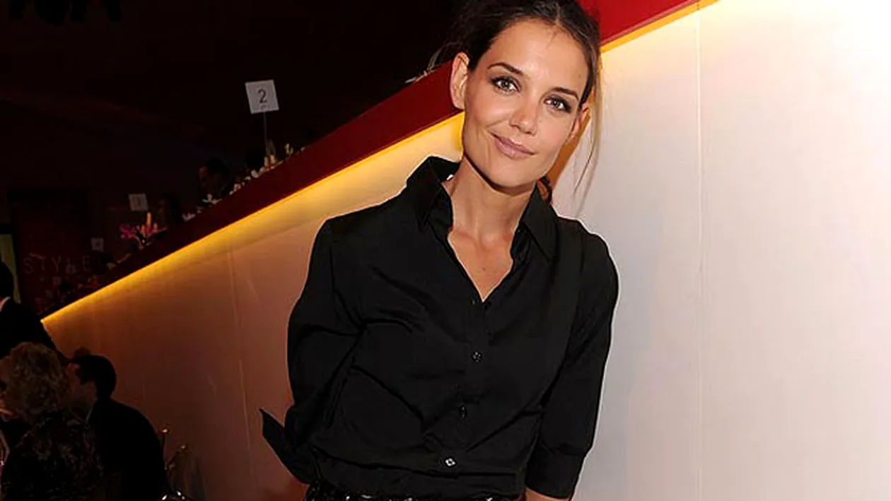 Katie Holmes, disperata dupa bani? Afla la ce tertipuri recurge actrita pentru a-si ingrasa contul