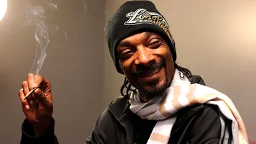 Rapperul Snoop Dogg, surpriză de proporţii pentru fanii români. Selfie-ul cu care s-a „teleportat“ într-o comună. „La tine a venit?“