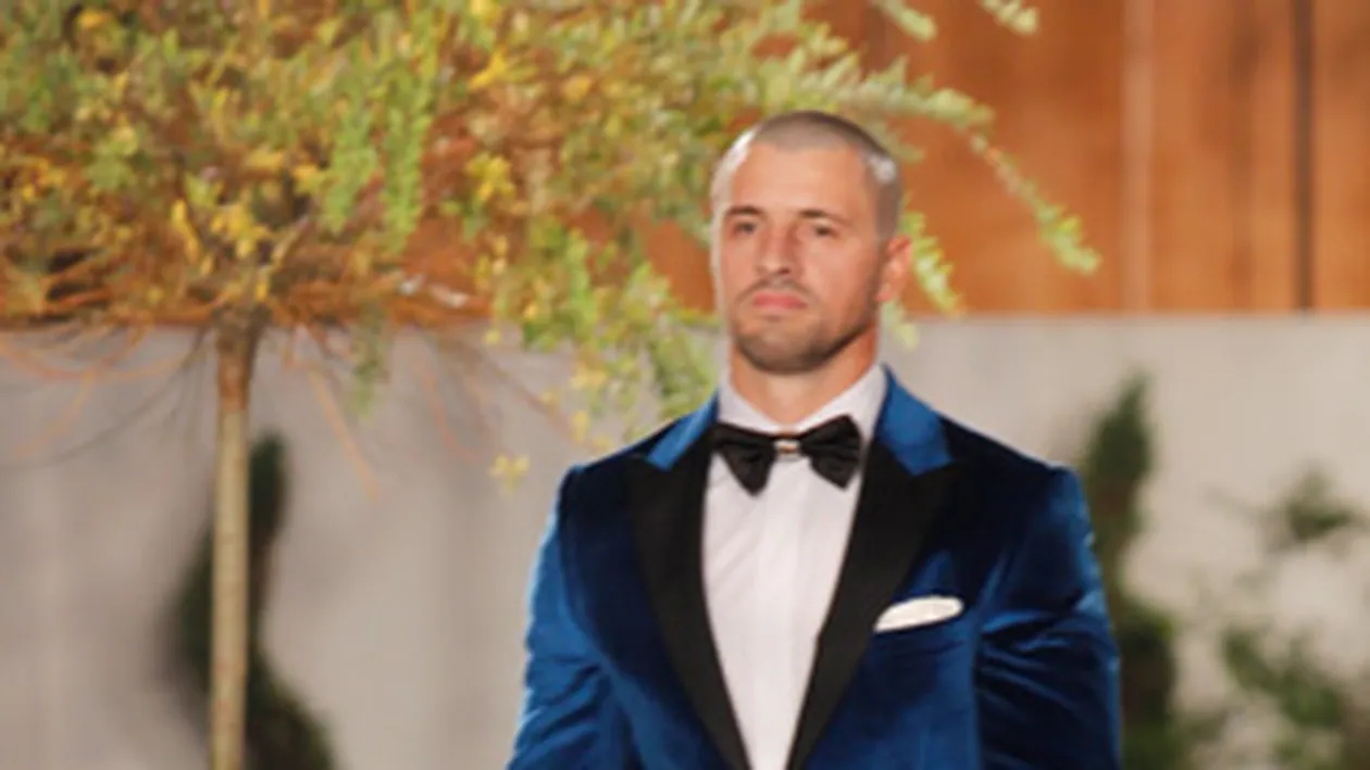 Ziua dansator, seara manechin! Cantaretul Pavel Stratan s-a intrecut pe el insusi!