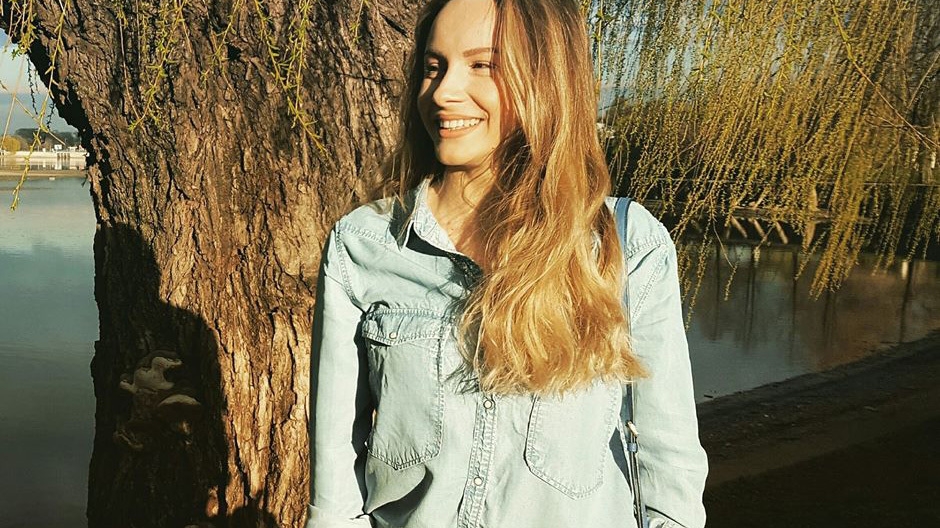 Sandra Izbaşa nu mai arată aşa cum o ştie toată lumea! La ce truc a apelat gimnasta!
