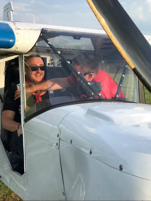 Gino Manzotti de la Dj Project, senzații tari cu un avion de acrobații!
