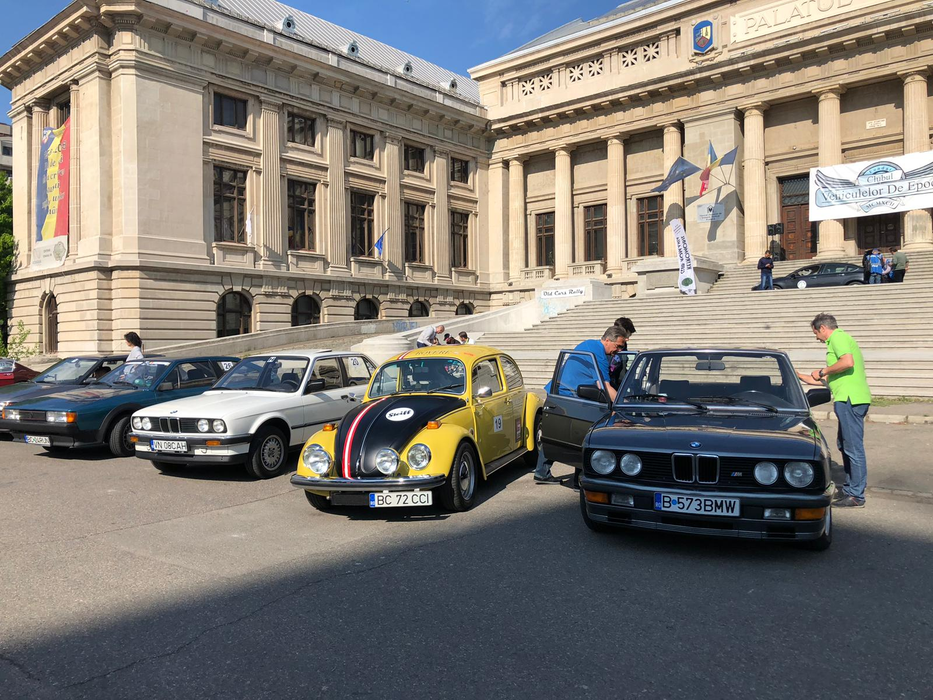 Raliul autovehiculelor de epocă de la Ploiești. Cu ce mașină a venit Călin Popescu Tăriceanu. FOTO