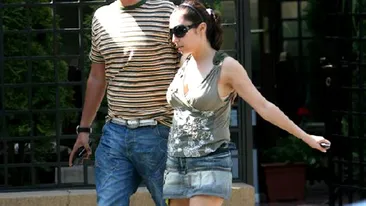 Ireal! Cum a ieșit Andra Măruță la cumpărături în plină pandemie. Ce mesaj scrie pe masca ei de protecție