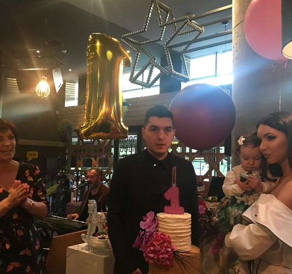Cum a apărut Simona Halep la turta nepoatei sale! Incredibil ce a ales micuţa de pe tavă! Toţi s-au minunat