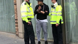 VIDEO EXCLUSIV cu reţinerea unui suspect la Londra. CANCAN.ro l-a filmat când i se puneau cătuşele!