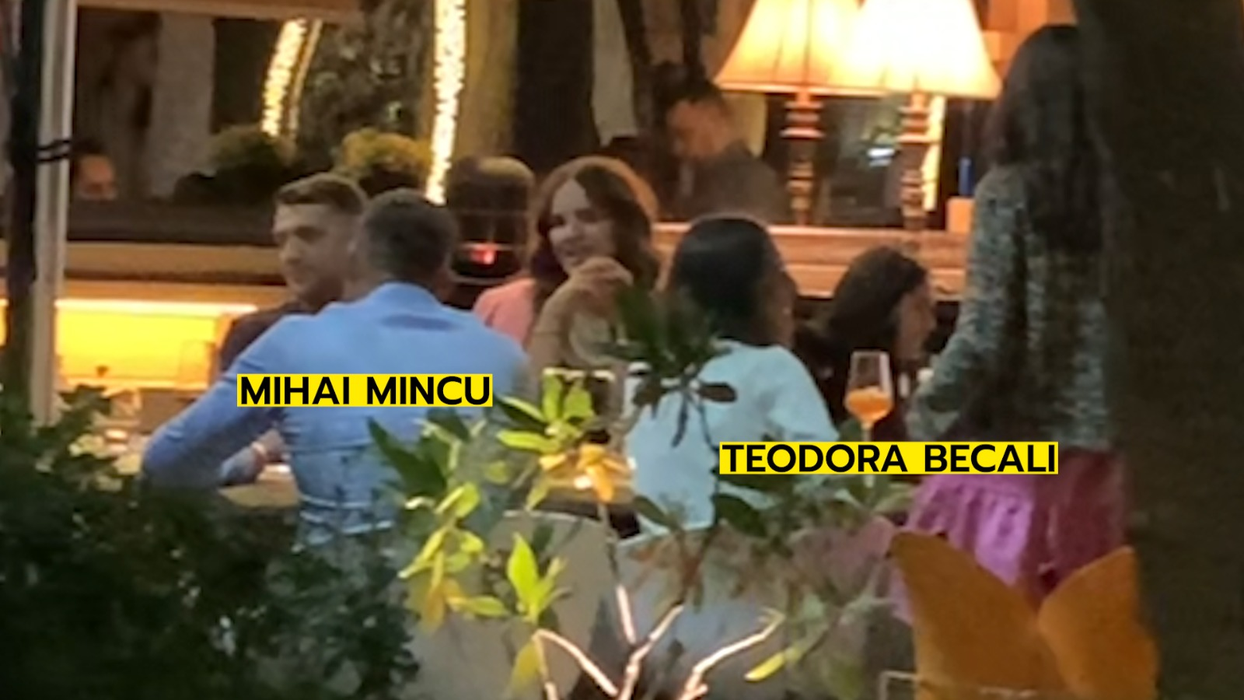 Teodora Becali s-a întreținut cu prietenele, în timp ce Mihai Mincu vorbea cu bărbații de la masă