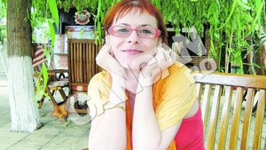 Mama Malinei Olinescu se apuca de amenajarea mormantului fiicei sale: "Nu stiu daca voi face o cruce simpla sau un monument, voi vedea catalogul de modele"