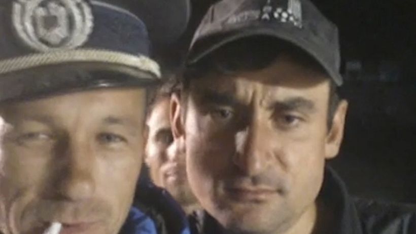 VIDEO. S-au distrat deghizaţi în poliţişti, la o petrecere în Frunzaru, Olt, iar acum…