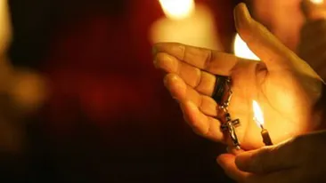 Bistrita: Sute de persoane, la funeraliile pastorului si fiului sau ucisi la Satu Mare