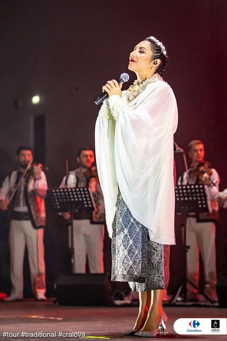 Ce a pățit Andra Măruță în timpul ultimului concert, de la Craiova! Ce au făcut spectatorii din primul rând