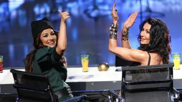 Cum l-a eclipsat Mihaela Radulescu pe Felix! I-a facut o poza din baie dar....ce apare pe fundal!