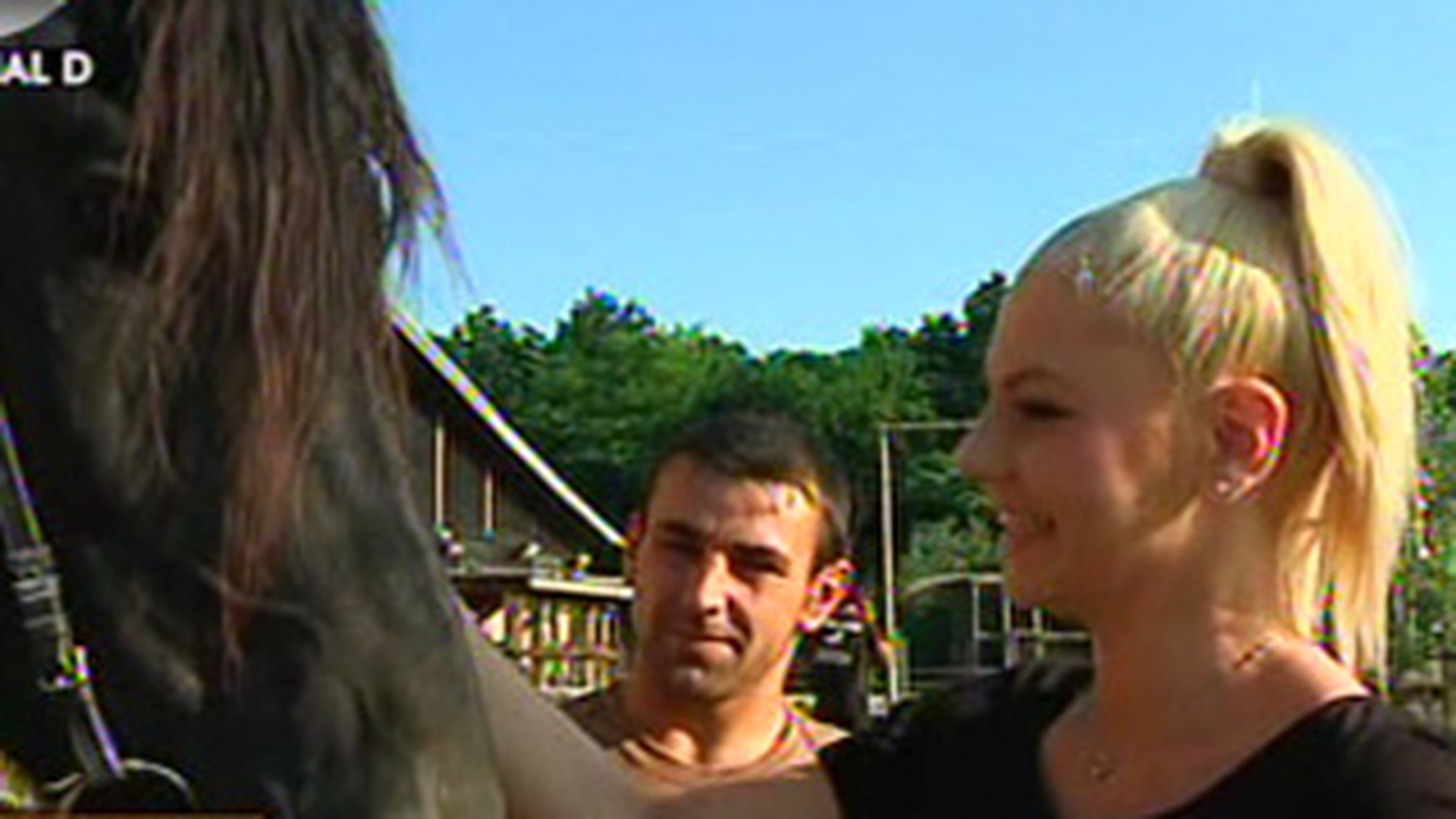 VIDEO Adina de la Heaven a primit o copita in fata! VEZI cum s-a intamplat