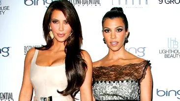 Fotografie inedită! Uite cum arătau Kim Kardashian şi sora sa atunci când erau mici! Spui că sunt gemene