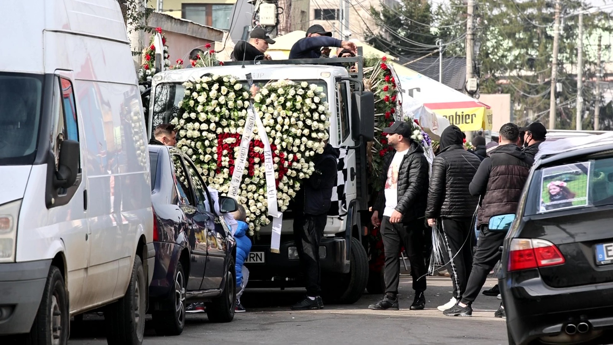 Pregătiri pentru înmormântarea victimelor tragediei din cartierul Andronache