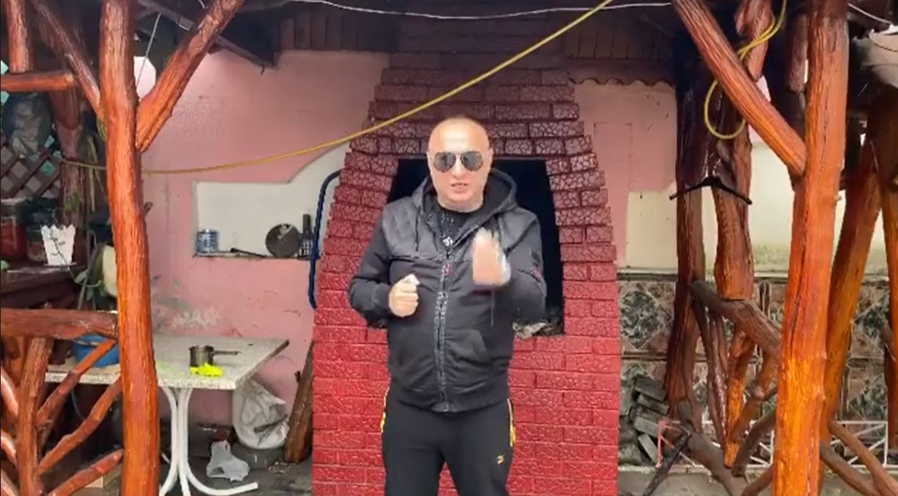 Leo de la Strehaia, gafă de zile mari! Tot Internetul a râs de el după ce s-a auzit asta pe filmarea lui | VIDEO