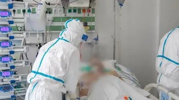 ”M-a implorat să mai stau puțin cu el, să nu plec, pentru că știe că va muri”. Mărturiile cumplite ale medicilor din linia întâi