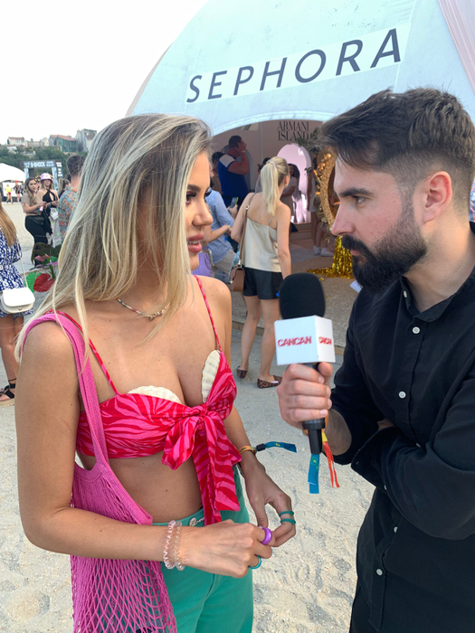 Emily Burghelea, singură pe plaja de la Neversea