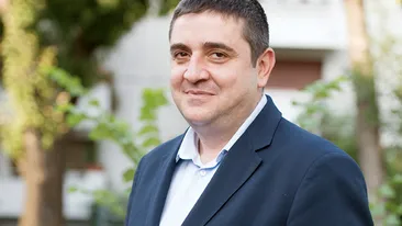 A uitat ca este insurat! Dupa o noapte nebuna in club, seful Rapidului a ingramadit trei fete in scara blocului