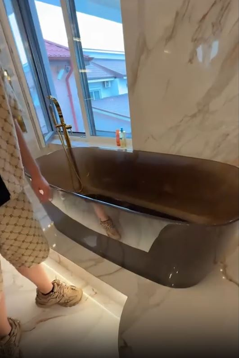 Cum arată casa lui Costel Biju? Palatul manelistului amintește de luxul din Dubai