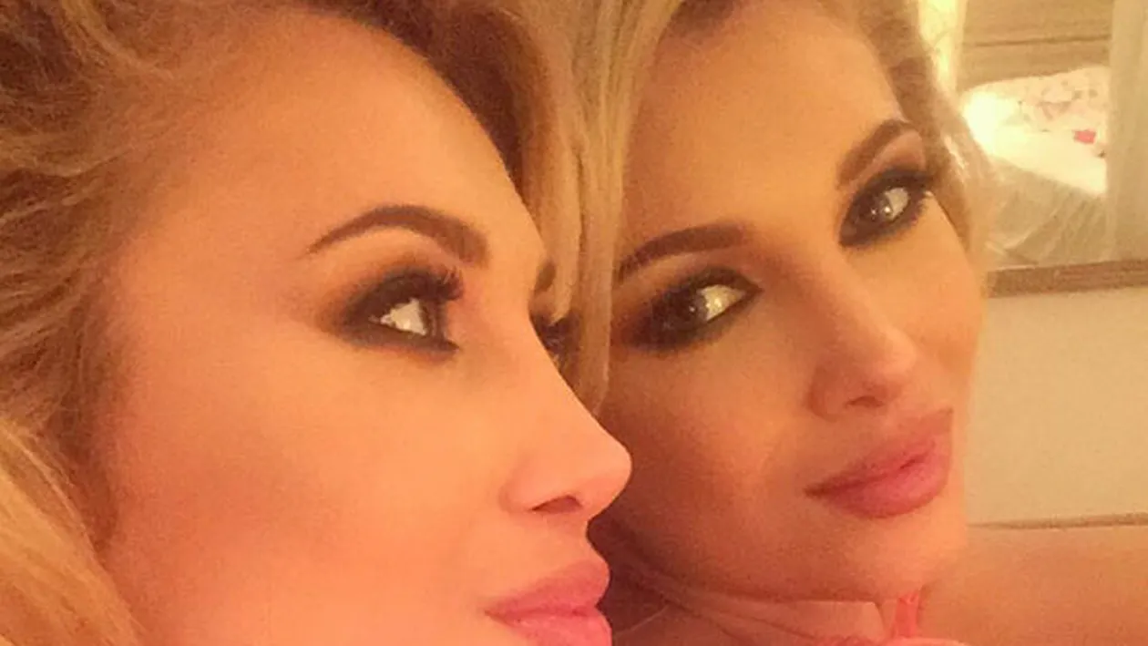 Lora s-a fotografiat în costum de baie, iar fanii au observat imediat: Ce fund sexy ai!