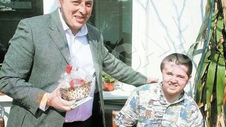 Campania "Din Suflet Pentru Suflet"! Stefan Florescu sprijina un tanar bolnav