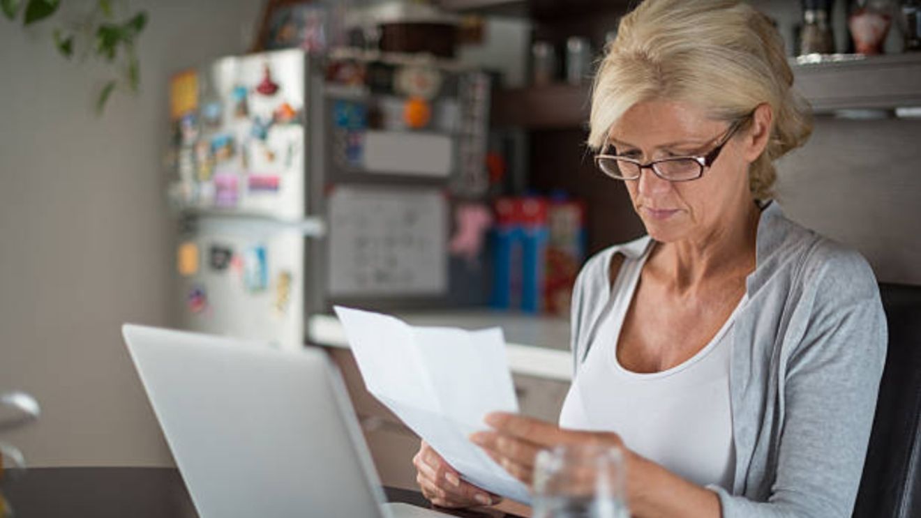 Situația incredibilă prin care Maria a ajuns să plătească lunar factura la apă pentru tot blocul. Vecinii nici nu vor să audă. „Acum mă consideră vinovată”