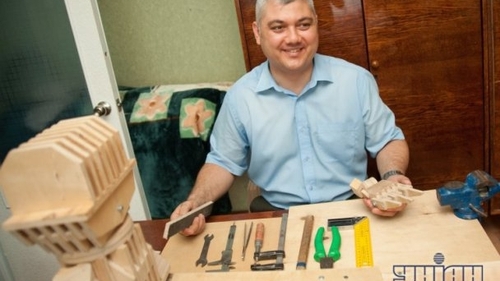 Asta e fiul ADEVARAT al lui Pinocchio! "Traieste" in Ucraina si se pregateste de nunta! Vezi cum arata! :))