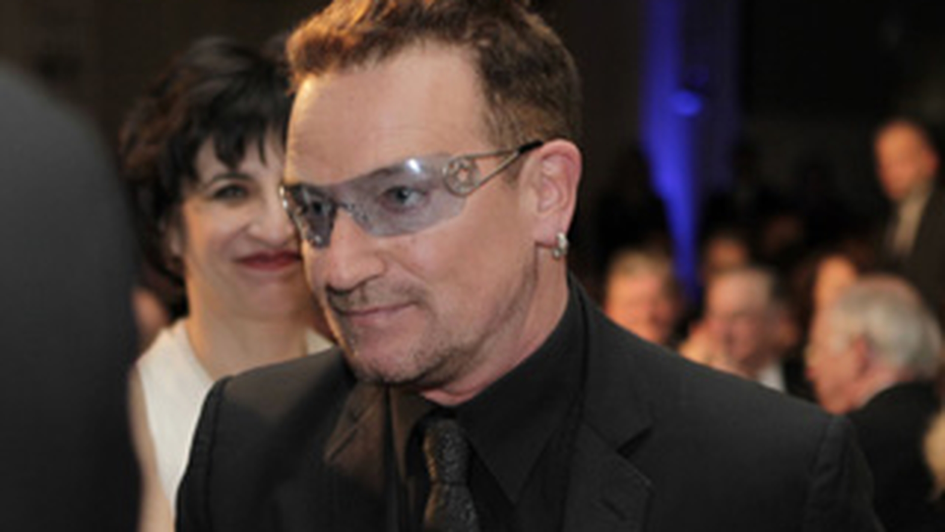 Bono, solistul de la U2, a fost operat!
