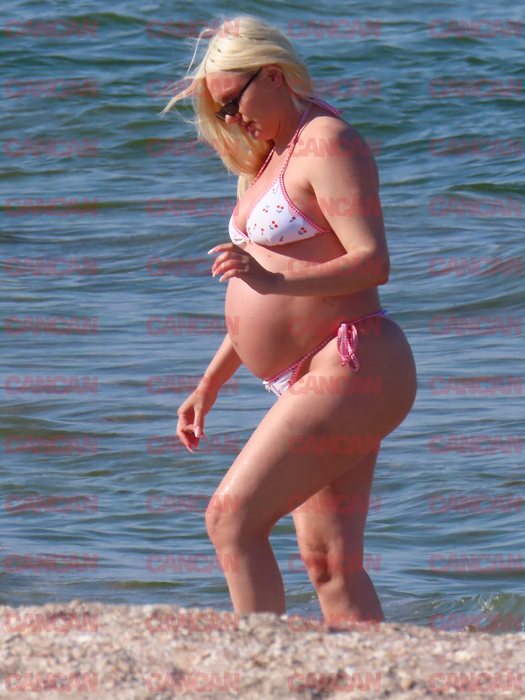 Viitoarea mămică Alexandra Stan