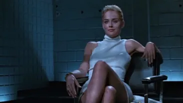CANCAN-uri de altadata! Uite cum erau paziti bucurestenii cu politia la cinematograful Scala, in august '92, cand a rulat prima data Basic Instinct! S-au batut s-o vada pe Sharon Stone desfacandu-si picioarele!