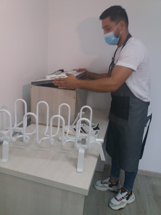 Studenții craioveni fac voluntariat la "cizmărie"
