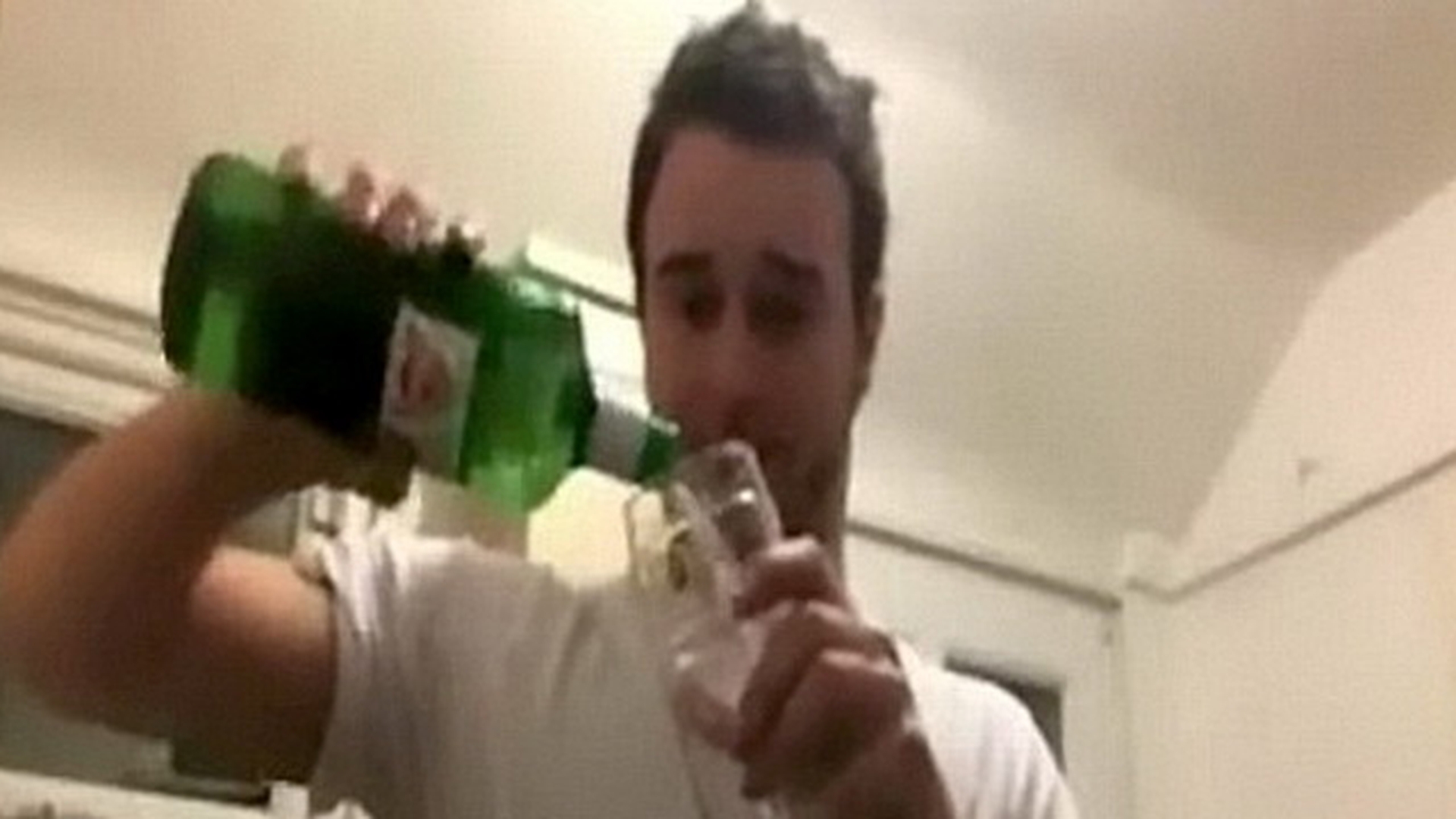Un rugbist de 20 de ani a murit dupa ce a jucat NekNominate! Decizie RADICALA luata in Marea Britanie asupra acestui joc