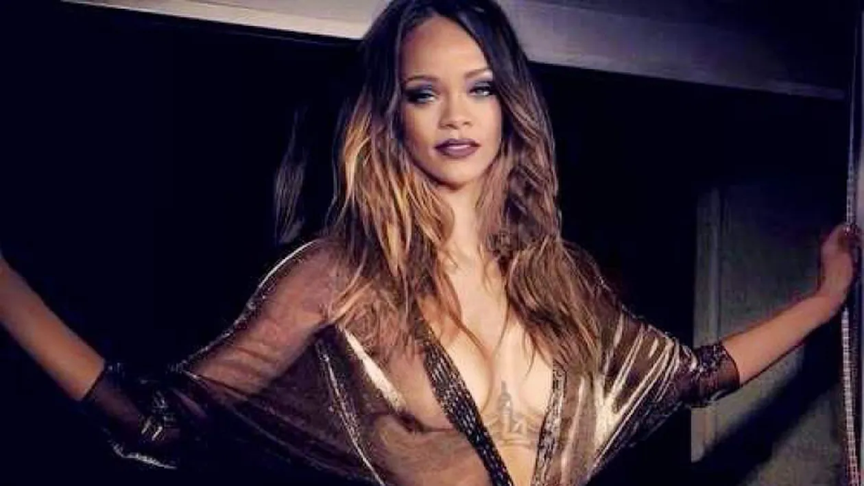 Rihanna a pozat complet goală! Artista s-a lăsat fotografiată în toată splendoarea