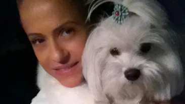 Prieteni de suflet! Anda Adam nu pleaca nicaieri fara patrupedul ei!