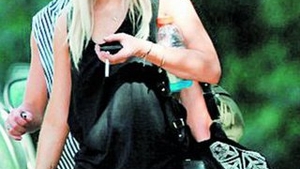Vacanta cu ghinion pentru Lindsay Lohan! I-au furat 10.000 $ din geanta