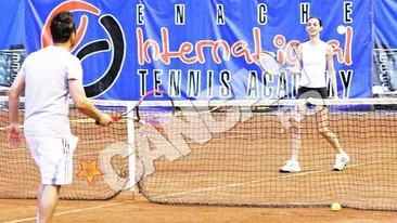 Florentin Petre si Margarita au incins o partida de tenis. A pregatit-o pe Miss Playboy Bulgaria ca pentru o finala de slem