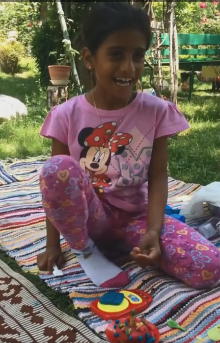 Noi imagini cu Sorina, fetița luată de mascați! Cum a fost filmată alături de mama ei adoptivă