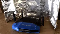 Motivul pentru care trebuie să pui folie de aluminiu pe routerul Wi-Fi. Puțini români cunosc acest secret