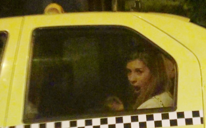 Pe Alina Eremia a luat-o căscatul în taxi