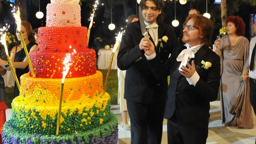 Îi mai ştii pe DANIEL şi MIHAI de la „Patru nunţi şi-o provocare“? FOTO cum arată acum cel mai celebru cuplu gay care s-a căsătorit în România