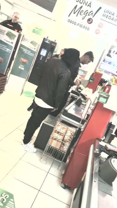 Nu este uitat bonul lung de la casa de marcat