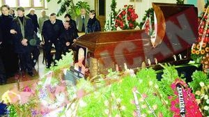Politicienii si-au facut imagine electorala la inmormantarea pictorului Sabin Balasa