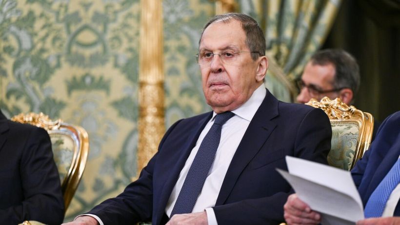 Serghei Lavrov, apariție neobișnuită la întâlnirea Trump-Putin din Alaska. Ce scrie pe puloverul ministrului rus de Externe