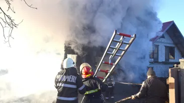 Tragedie în Hunedoara! O femeie a murit în urma unui incendiu izbucnit de la o lumânare