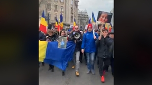 Protest în Piața Constituției, înainte de judecata lui Gheorghe Dincă. Familiile Luizei și Alexandrei vor dreptate